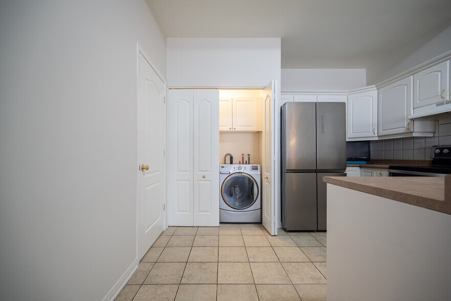 More Photos Of 6982-6984 Saint-Hubert Rue, Montréal Storefront Retail Residential For Sale