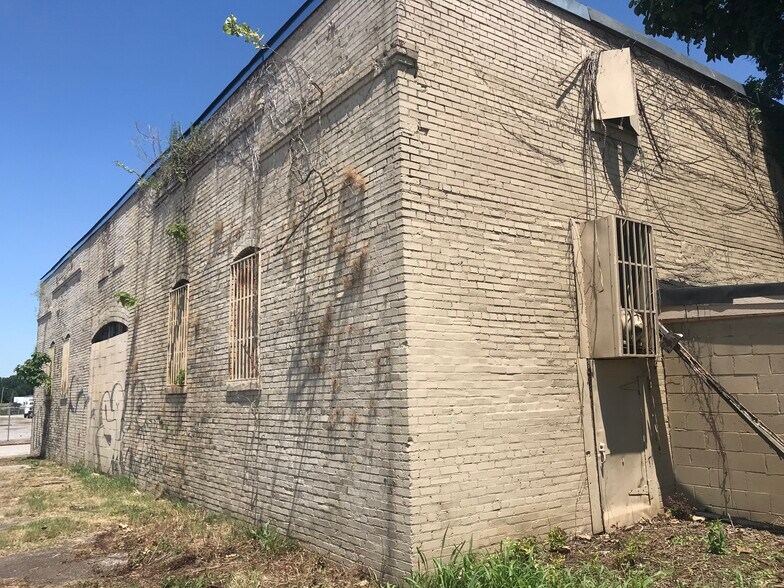 More Photos Of 147 Nebraska, Memphis Warehouse For Sale