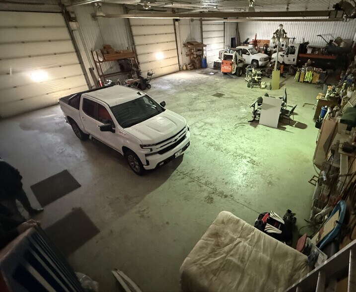 More Photos Of 949 Redonda St, Winnipeg Industrial For Lease