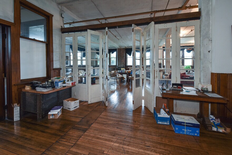 More Photos Of 4403 St Clair Ave, Cleveland Coworking Space