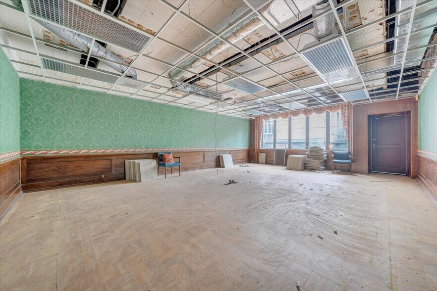 More Photos Of 901 Main St, Lynchburg Office Residential For Sale