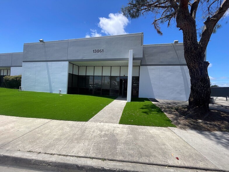 Primary Photo Of 13861 Seaboard Cir, Garden Grove Warehouse For Lease