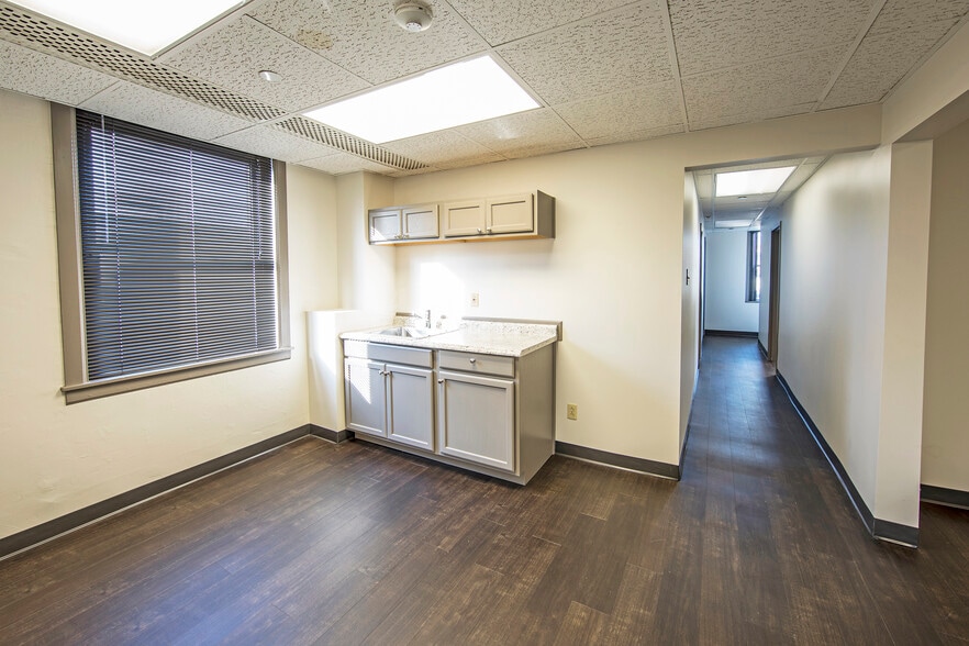 More Photos Of 826 Brookline Blvd, Pittsburgh Storefront Retail Office For Sale