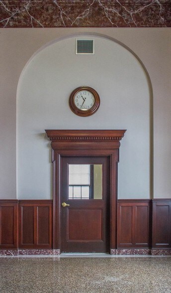 More Photos Of 106 W Wilson St, Batavia Office For Lease