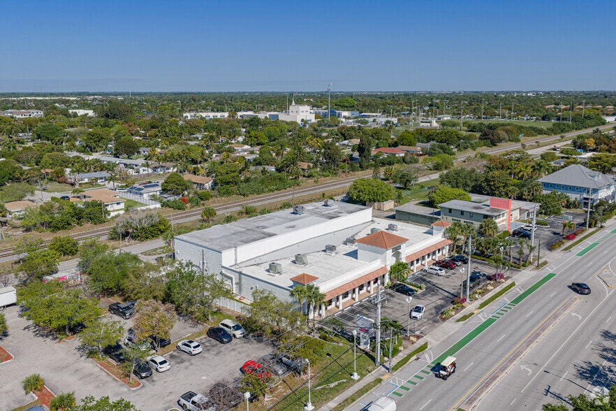 More Photos Of 2000 N Federal Hwy, Delray Beach General Retail For Lease