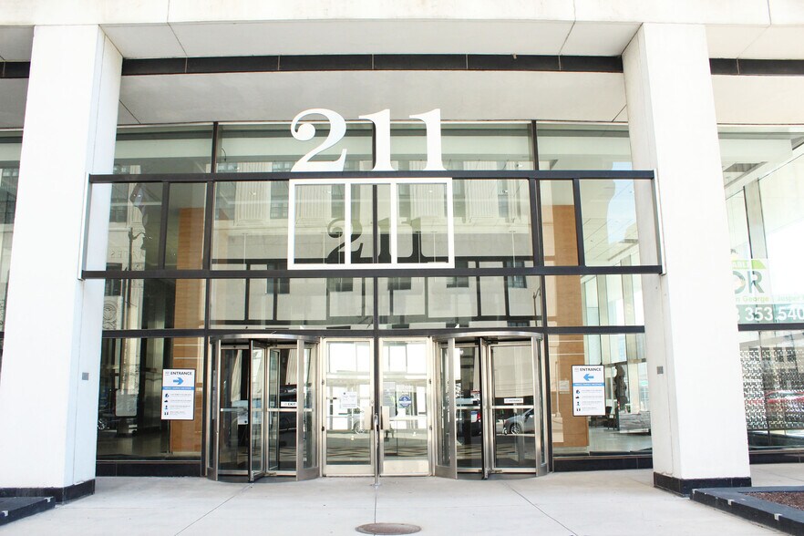 More Photos Of 211 W Fort St, Detroit Office For Lease