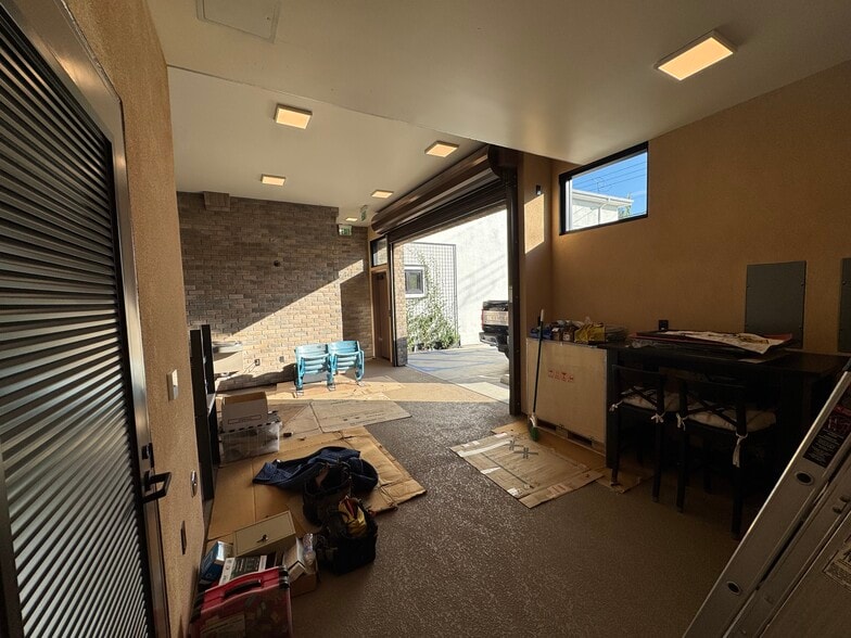 More Photos Of 5744 E 2nd St, Long Beach Storefront Retail Office For Lease