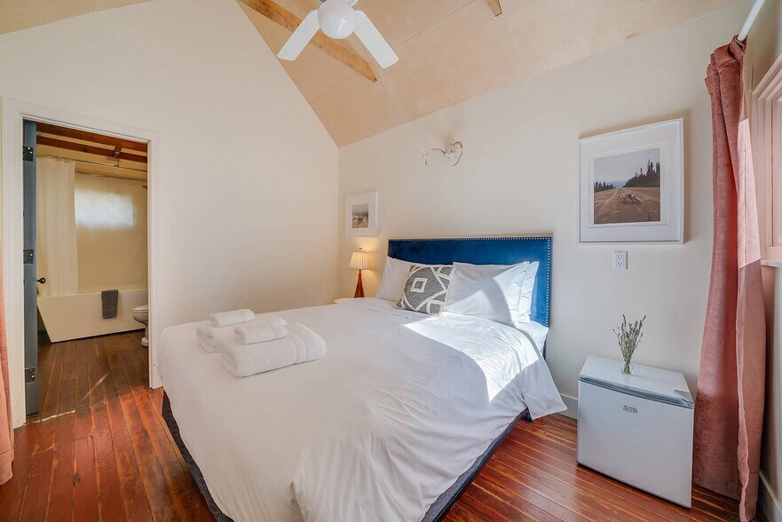 More Photos Of 25807 State Highway 189, Twin Peaks Hotel For Sale