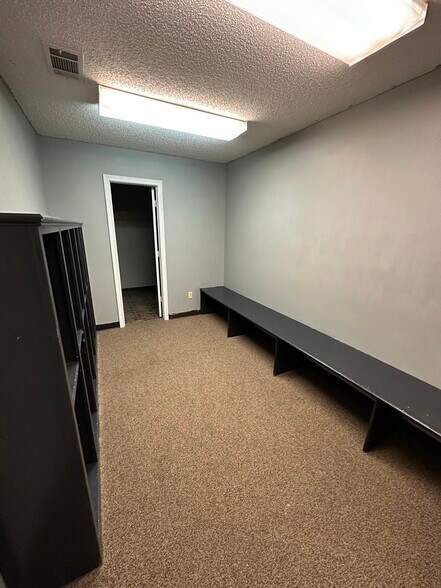 More Photos Of 835 Redwater Rd, Texarkana Light Distribution For Lease