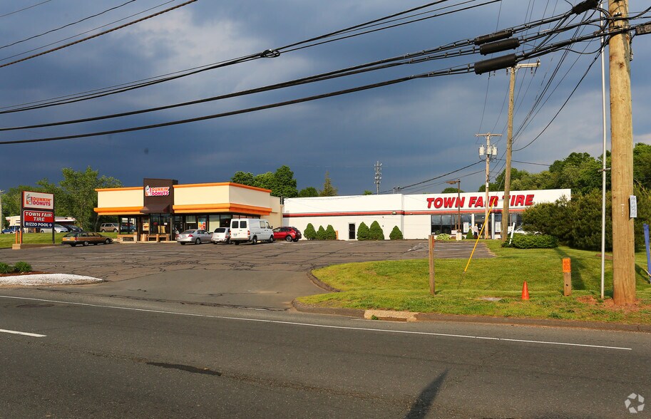 More Photos Of 3384-3386 Berlin Tpke, Newington Freestanding For Sale