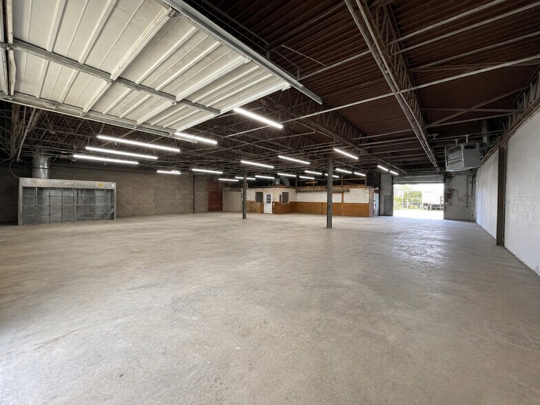 More Photos Of 55 Brook Ave, Deer Park Warehouse For Lease