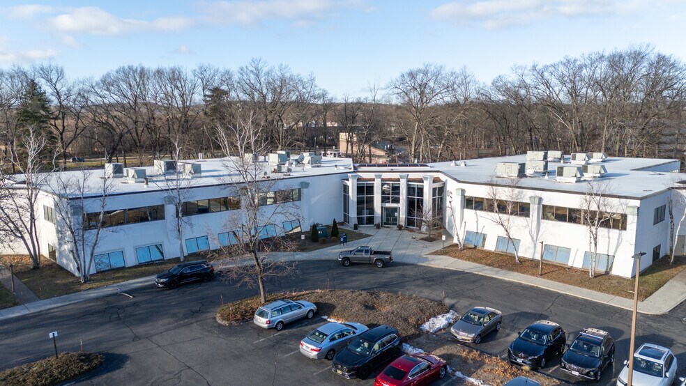 More Photos Of 6 Griffin Rd N, Windsor Office For Sale