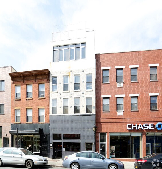 More Photos Of 196 Smith St, Brooklyn Storefront Retail Residential For Lease