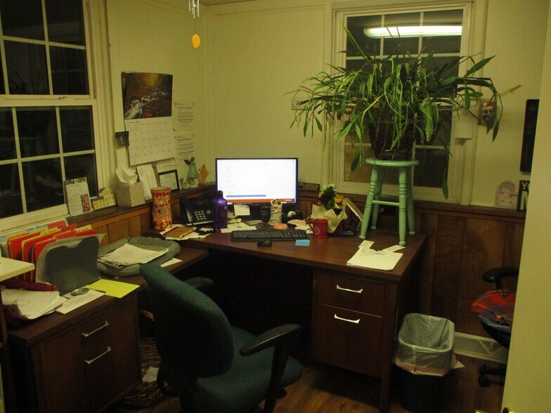 More Photos Of 729 Ridge Rd, Webster Veterinarian Kennel For Sale