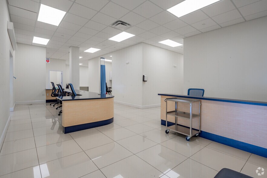 More Photos Of 2905-3025 West Ave, San Antonio Storefront For Lease