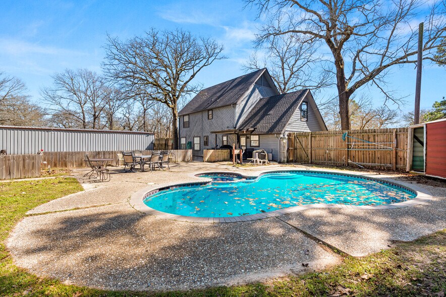More Photos Of 3825 TX-154 Hwy, Quitman Office Residential For Sale