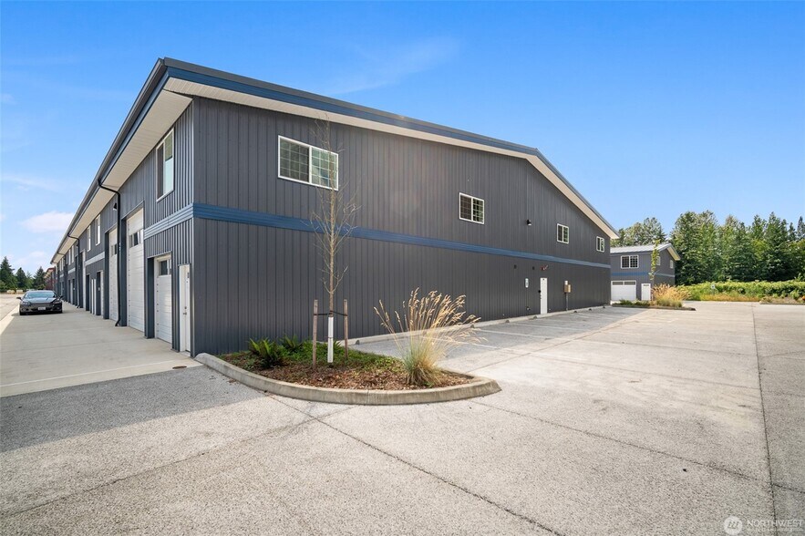 More Photos Of 1972 Baltic Way, Ferndale Light Distribution For Sale