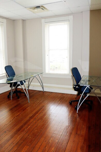 More Photos Of 1044-1090 Washington Ave, Macon-Bibb Office For Lease