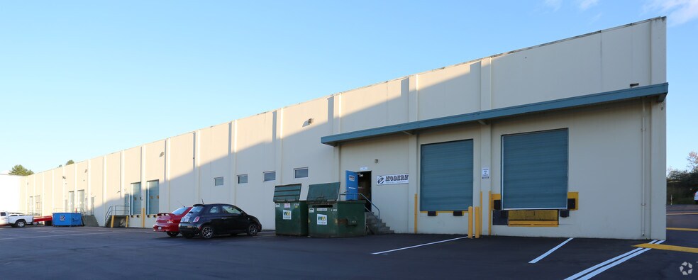 More Photos Of 3653-3665 Wayburne Dr, Burnaby Warehouse For Sale