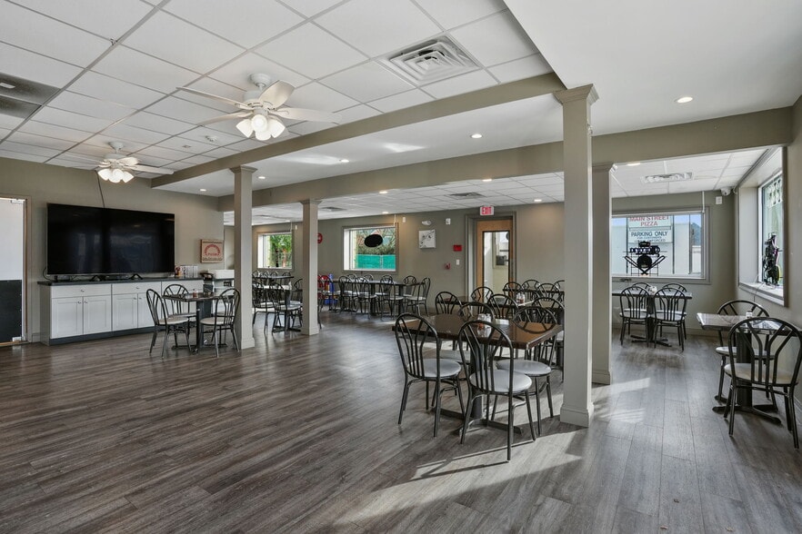 More Photos Of 4050 Main St, Bridgeport General Retail For Sale