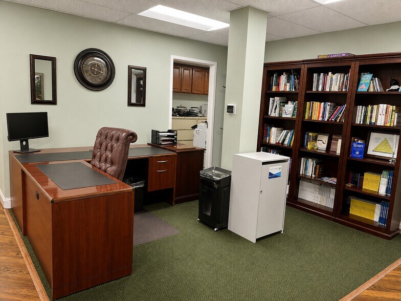 More Photos Of 2 Cardinal Park Dr, Leesburg Medical For Sale