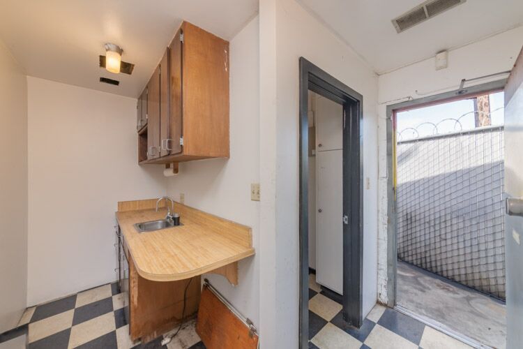More Photos Of 3640 E 9th St, Oakland Service For Sale