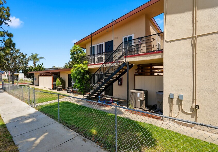 More Photos Of 10242 S 10th Ave, Inglewood Apartments For Sale