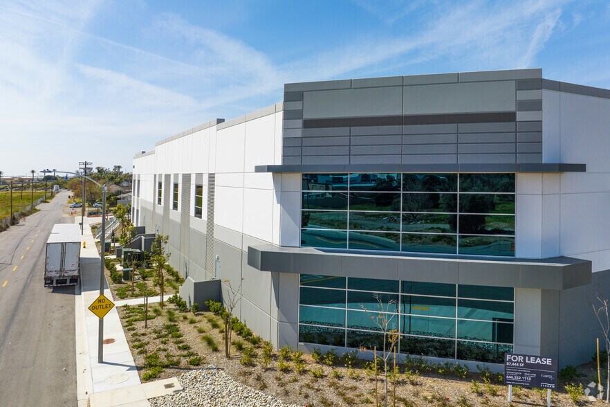 More Photos Of 16288 Boyle Ave, Fontana Warehouse For Lease