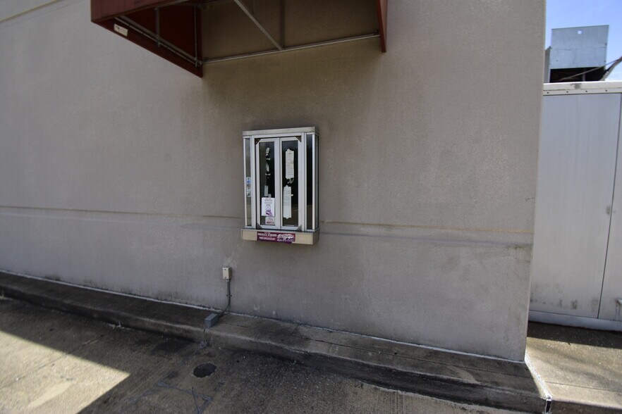 More Photos Of 253 N Bypass 35, Alvin Storefront For Lease