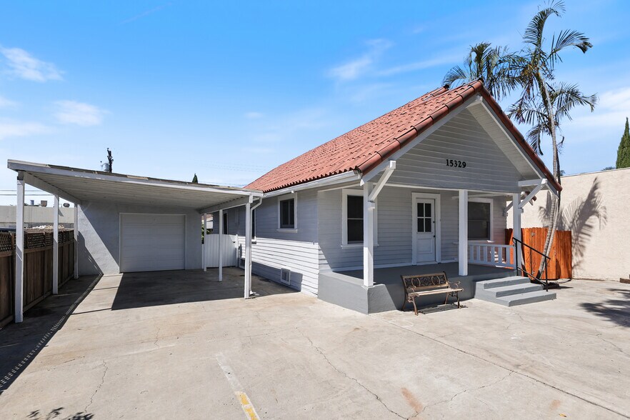 More Photos Of 15323 Paramount Blvd, Paramount General Retail For Sale