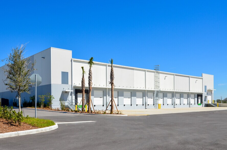 More Photos Of Narcoossee Road & State Road 528 Rd, Orlando Unknown For Lease