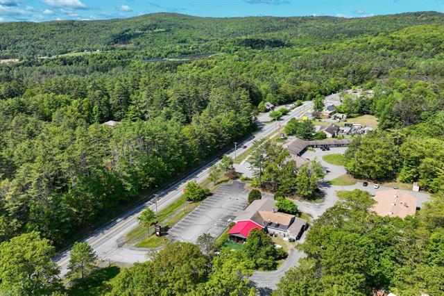 More Photos Of 20 Public Way, Quechee Restaurant For Sale