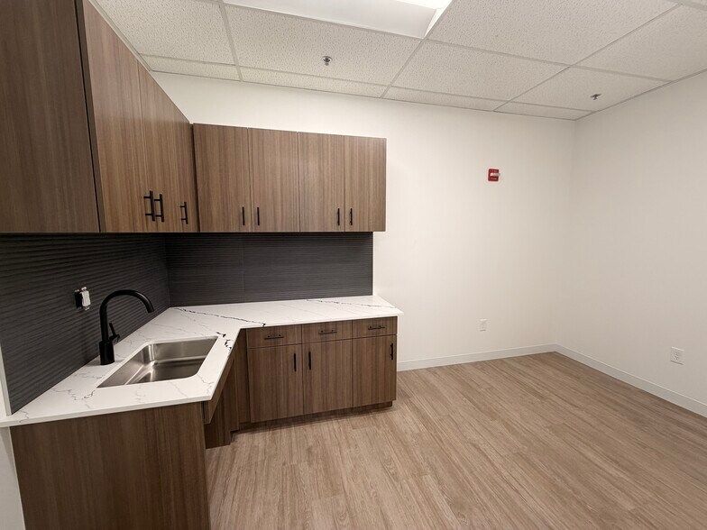 More Photos Of 800 E Campbell Rd, Richardson Office For Lease