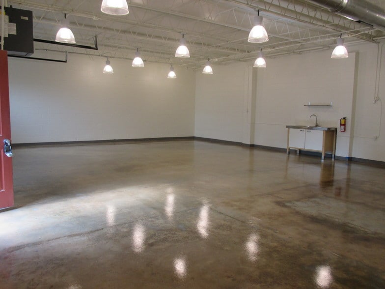 More Photos Of 141 New St, Decatur Manufacturing For Lease