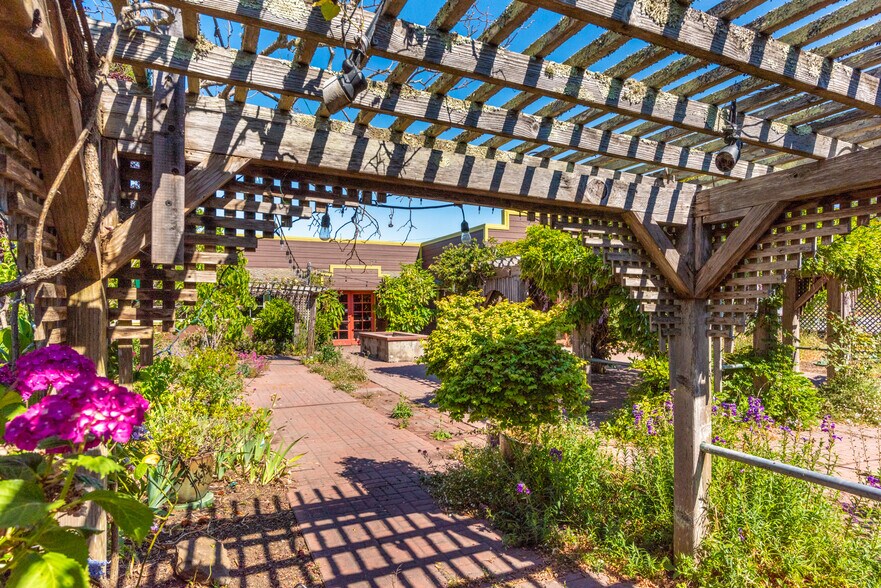 More Photos Of 11180 Highway 1, Point Reyes Station Restaurant For Sale