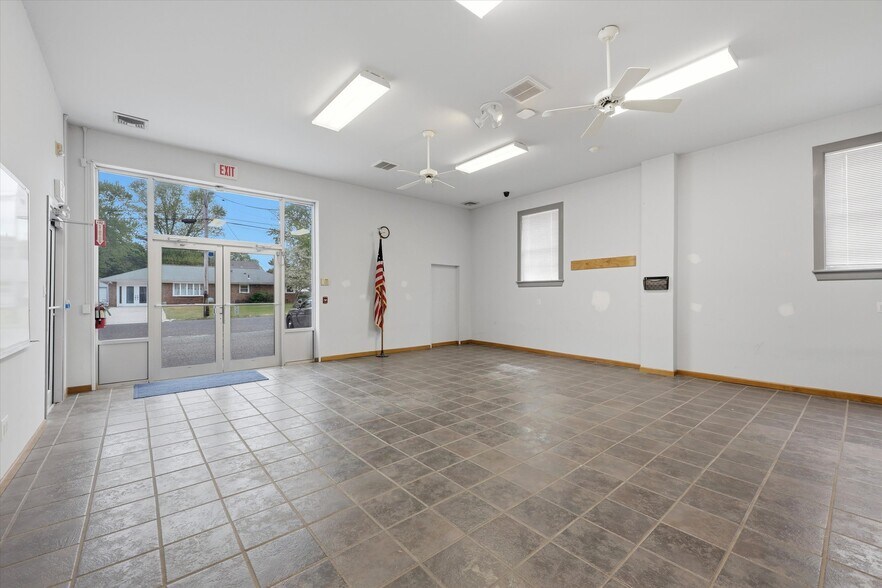 More Photos Of 525 Oakland Ave, Berlin Flex For Lease