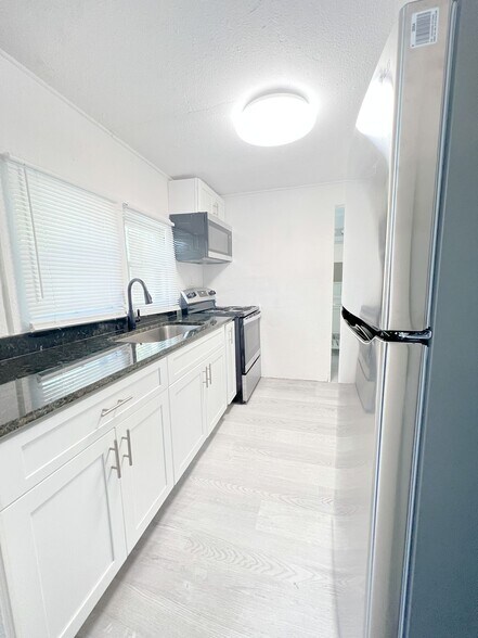 More Photos Of 205 S Grove St, Eustis Apartments For Sale