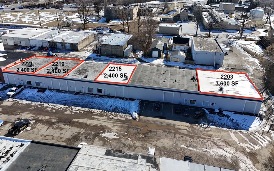 Primary Photo Of 2211 E 44th St, Indianapolis Flex For Lease