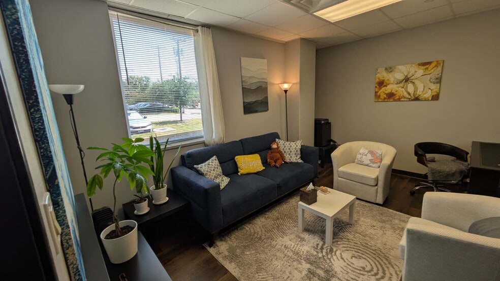 More Photos Of 1130 Beachview St, Dallas Medical For Lease