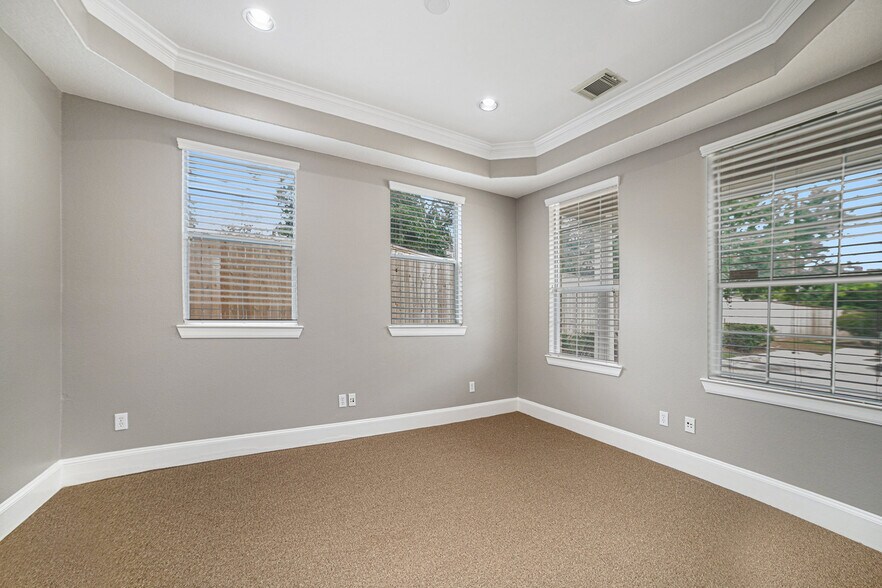 More Photos Of 25511 Budde Rd, The Woodlands Loft Creative Space For Sale