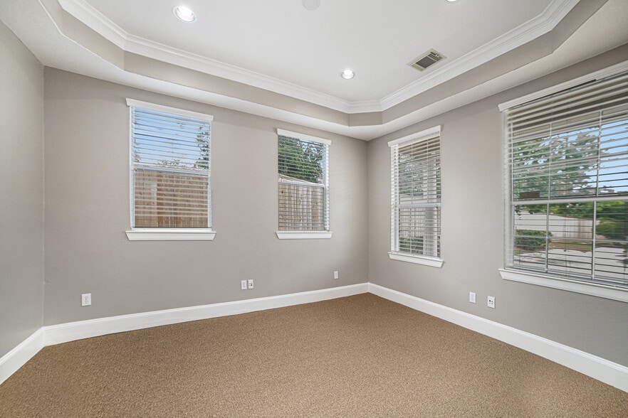 More Photos Of 25511 Budde Rd, The Woodlands Loft Creative Space For Sale