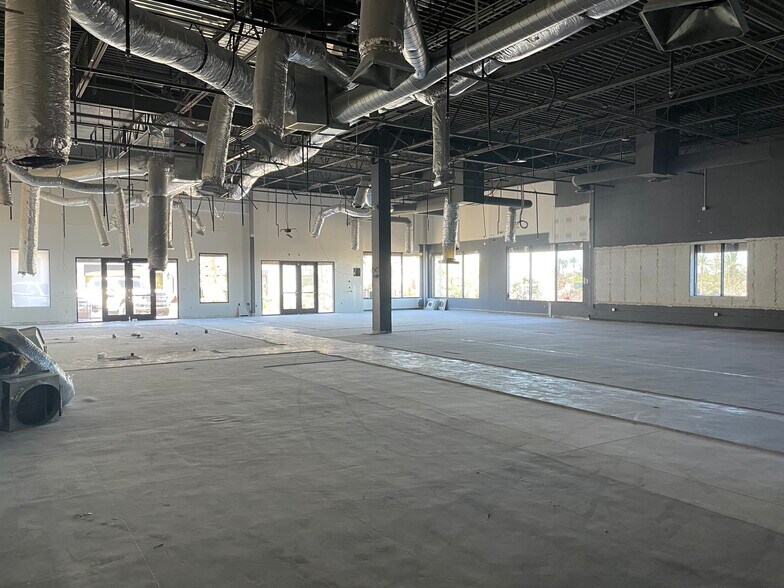 More Photos Of 670 S Green Valley Pky, Henderson Storefront Retail Office For Sale