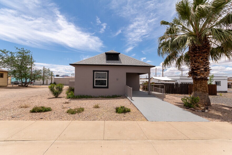 Primary Photo Of 310 E Oak St, Kingman Office For Sale