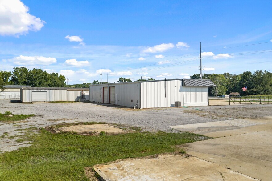 More Photos Of 10063 US-72, Rogersville Warehouse For Sale