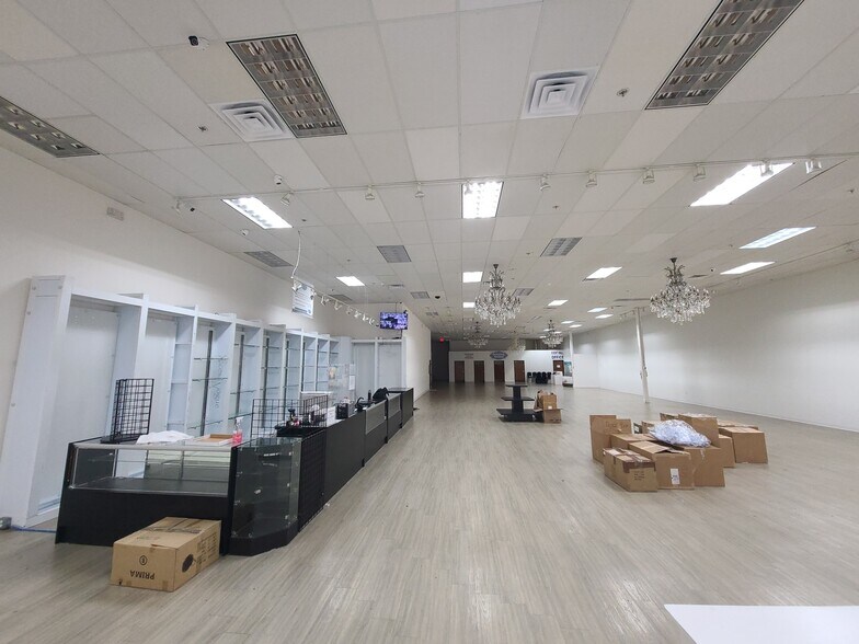 More Photos Of 4343 Gannon Ln, Dallas General Retail For Lease