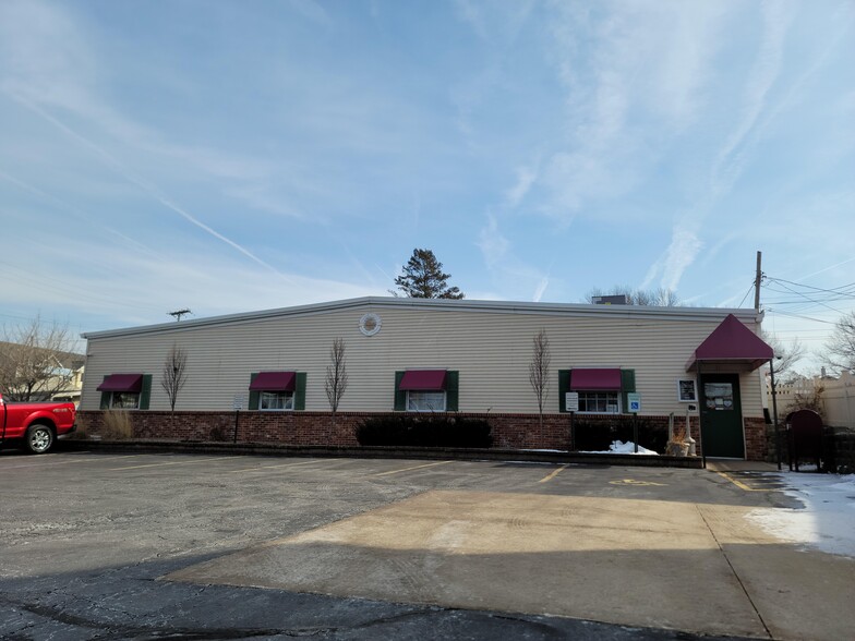 Primary Photo Of 2831 Brady St, Davenport Office For Lease