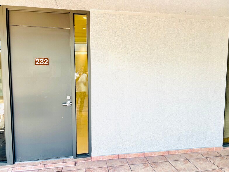 More Photos Of 8370 W Flagler St, Miami Medical For Lease