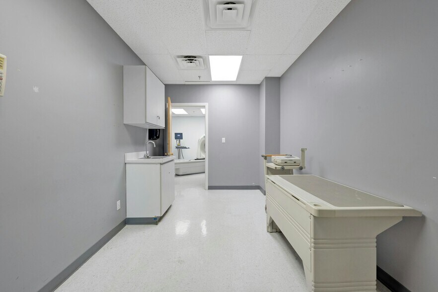 More Photos Of 970 N Broadway, Yonkers Medical For Sale