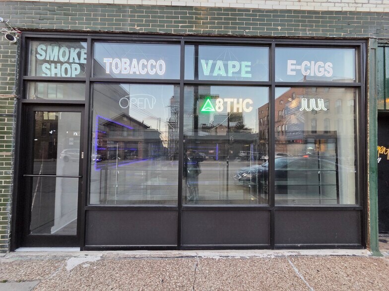 Primary Photo Of 838-840 W Grand Ave, Chicago Storefront Retail Residential For Lease