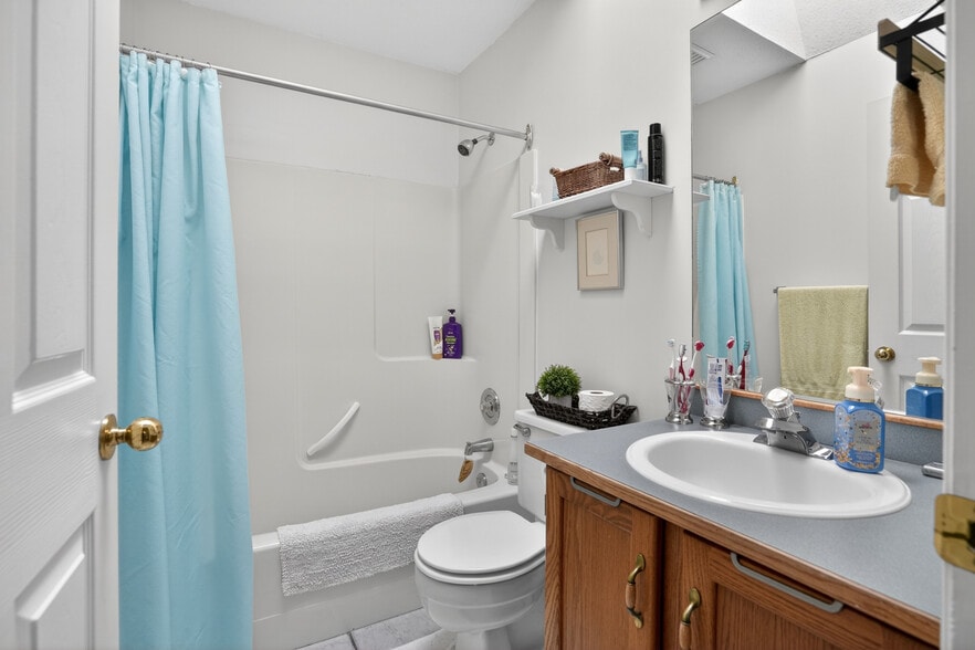 More Photos Of 2241 Columbia Av, Castlegar Apartments For Sale
